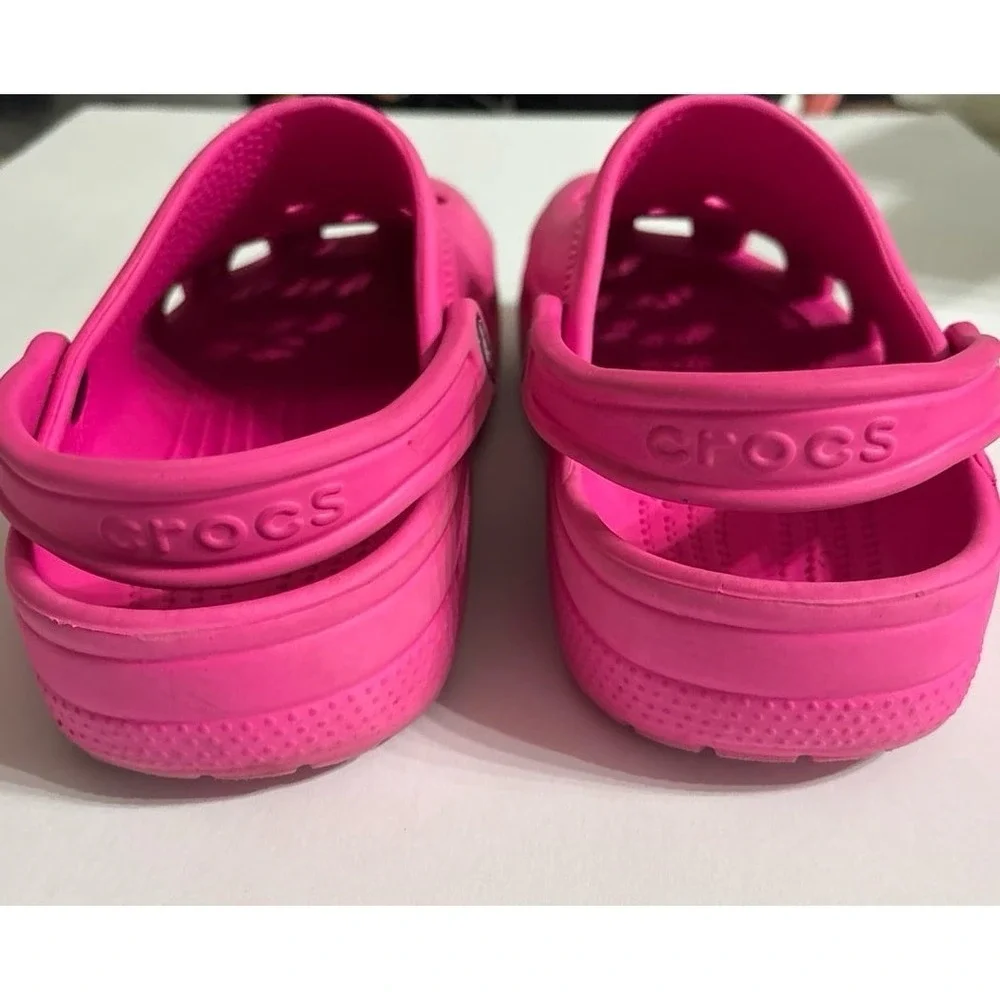 Crocs Classic (size J6) Pink Croc Sandals
